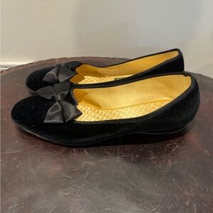 Daniel Green Chic Black Velvet Women's Slippers with Bow size B85